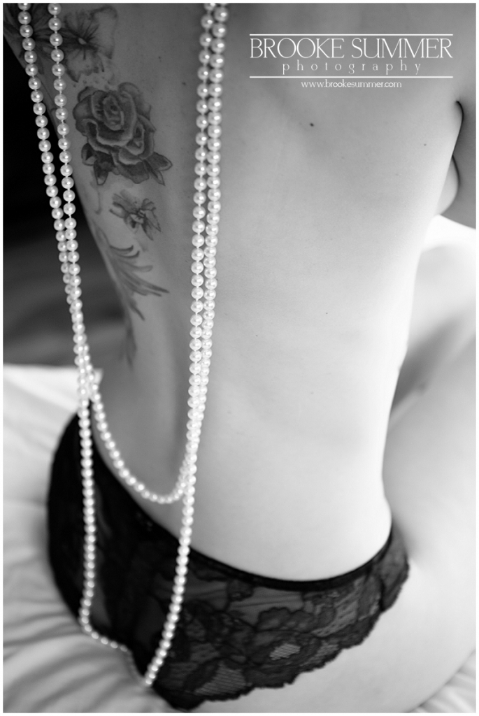 denver-boudoir-photography, tushie-tuesday, pearls-on-back, pearls-boudoir